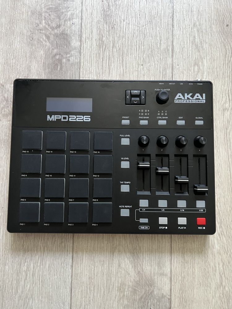 AKAI MPD226 — профессиональный MIDI-контроллер