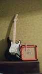 Электрогитара + комбик набор (Squier Stratocaster + Orange Crush 12)