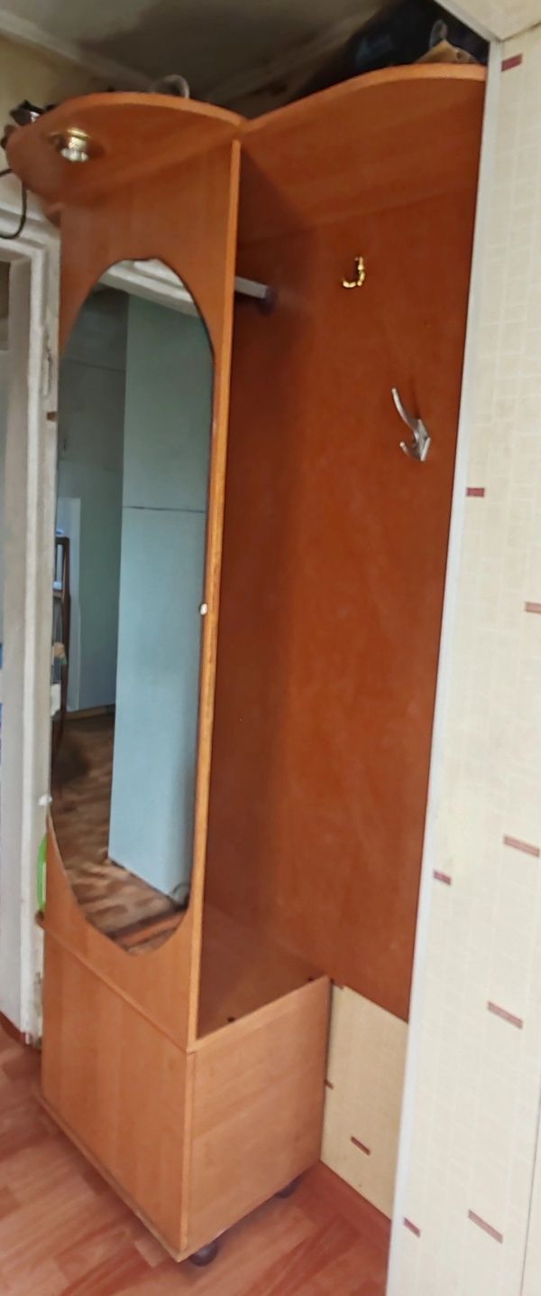Отдам прихожую..