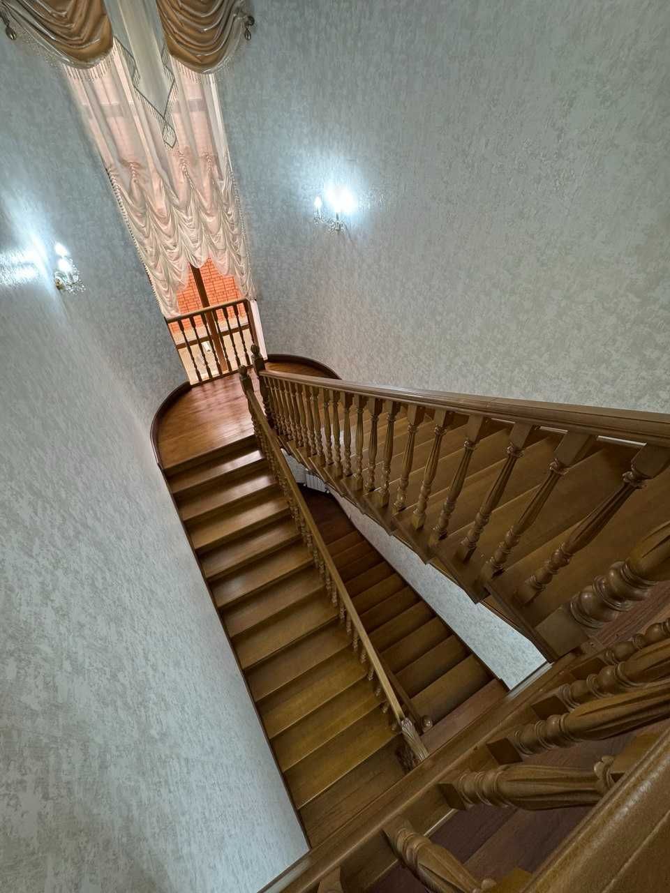 Продам коттедж в Кирпичном (600 квадратов)