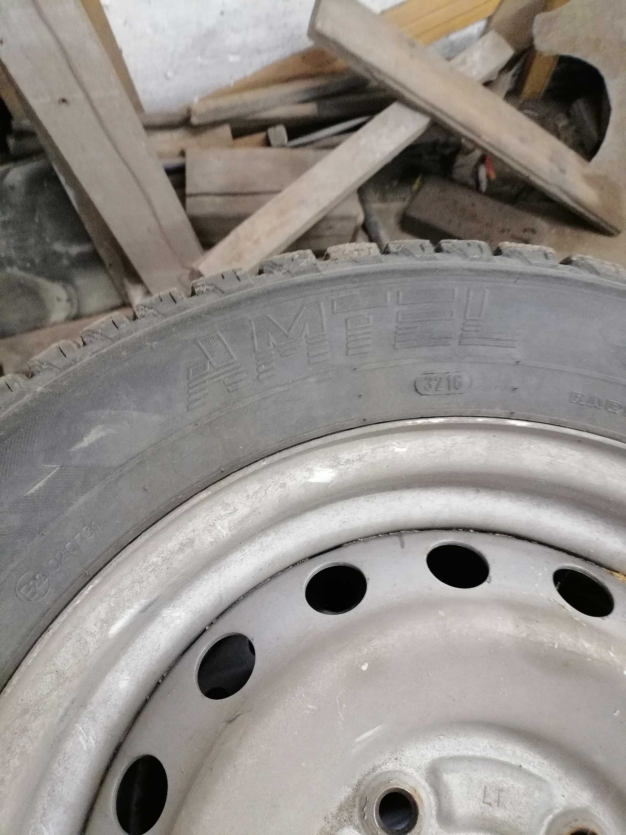 Продам резину на дисках.