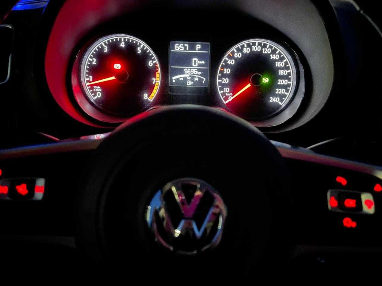 Продам автомашину VW POLO полная комплектация, новая.