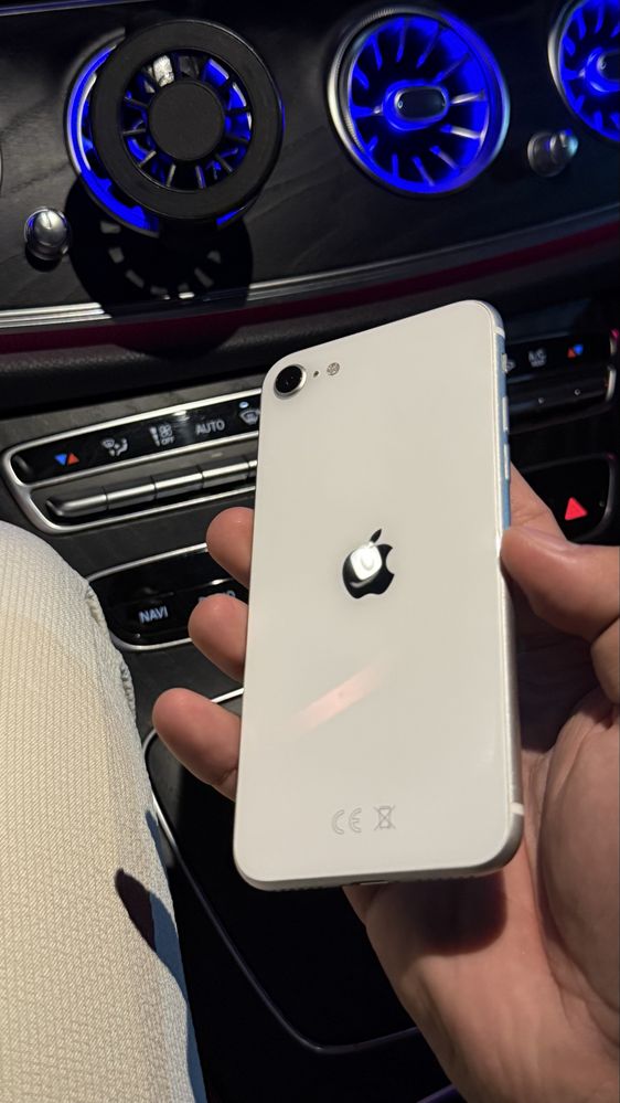 iPhone SE 2020 2 поколение