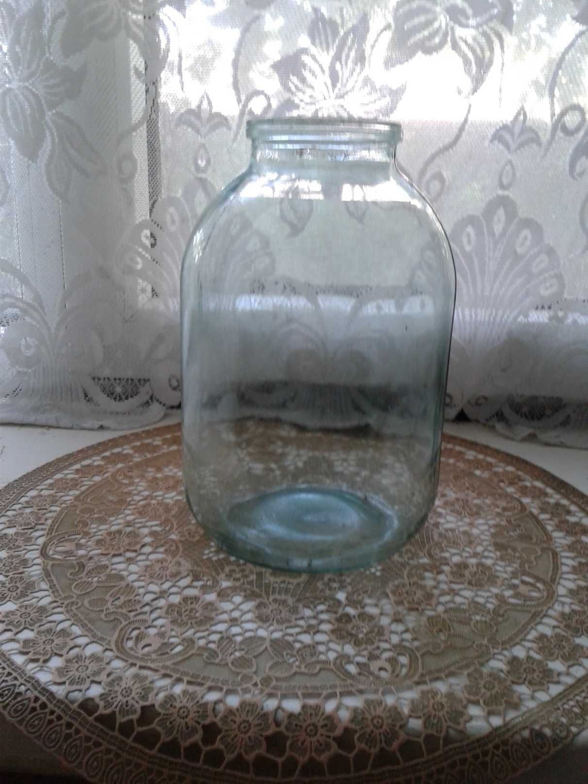 Банки стеклянные, от 2 до 3 л.,  около 30 штук