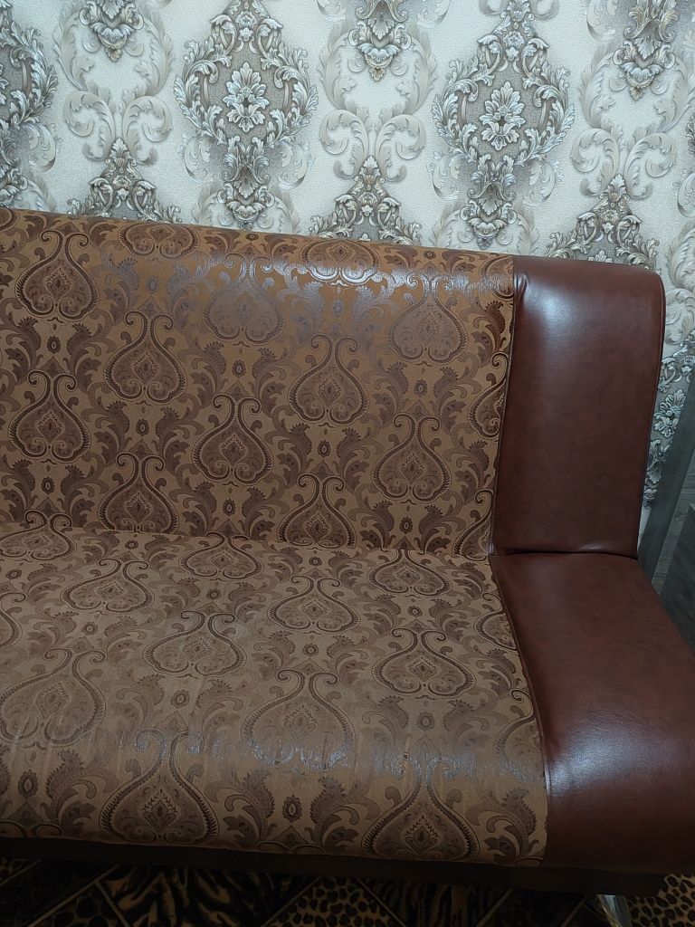 Продам диван в хорошем состоянии