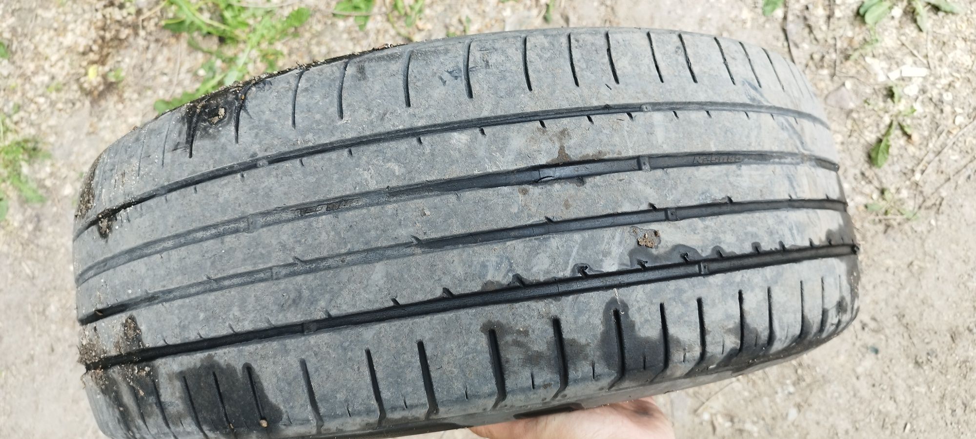 Продам шины 235-60R18 kumho 2 шт.