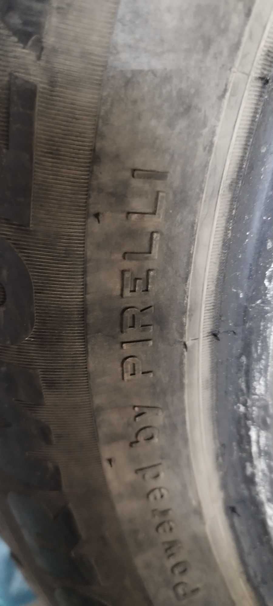 Продам зимние шины Пирелли 215/60/17