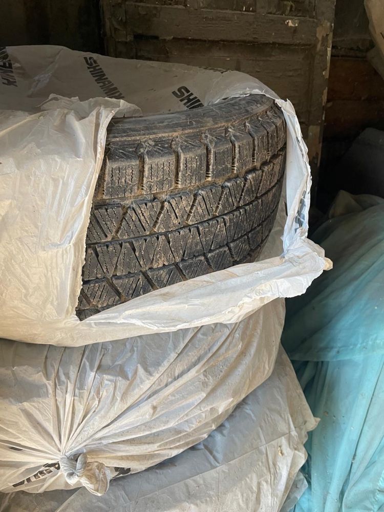 Продам зимные шины 20