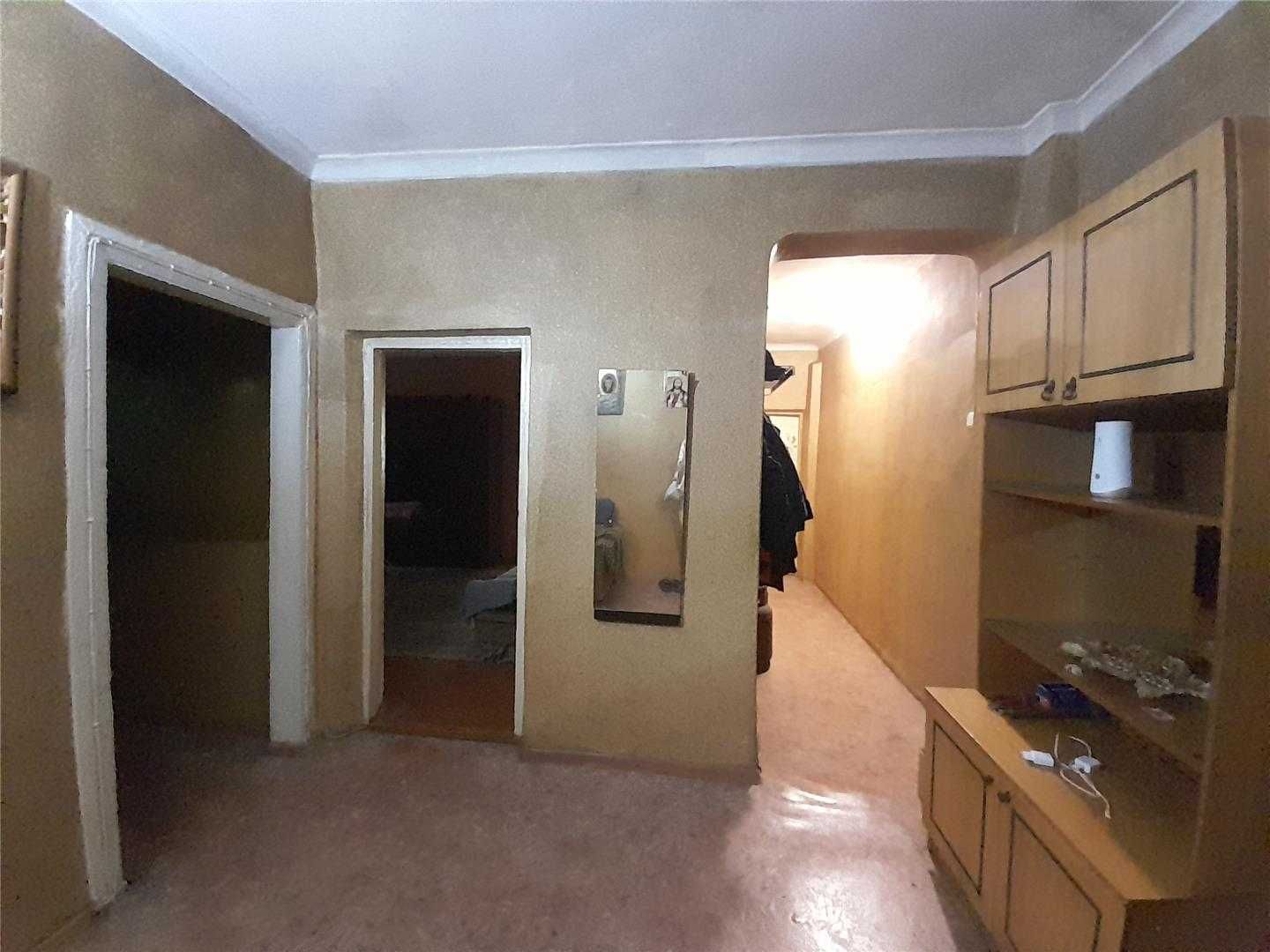 Продам 3 комн кв болгарского типа в старом городе.
на 1 эт 2 эт дома .