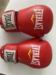 Боксерские перчатки Everlast, в хорошом состаяние