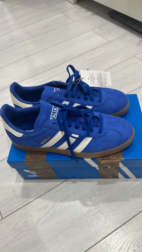 Продам кроссовки Adidas gazelle оригинал