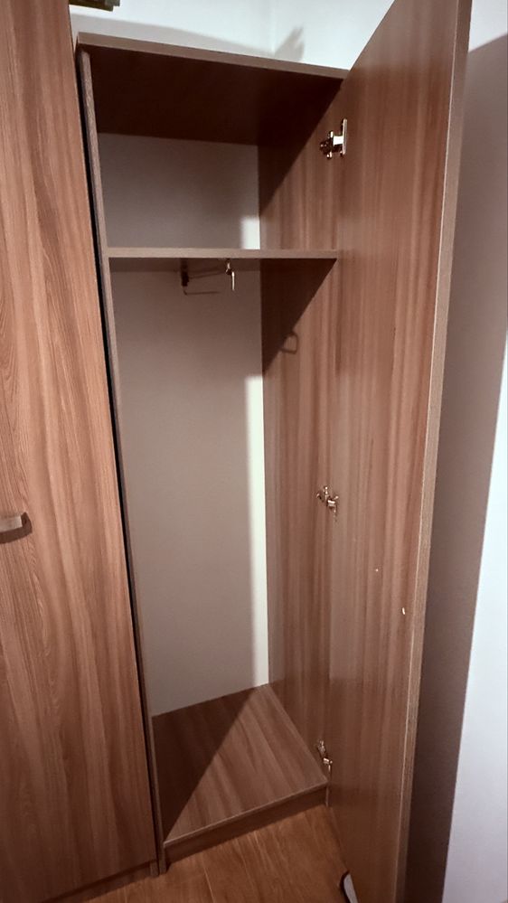 Продам шкафы плательные