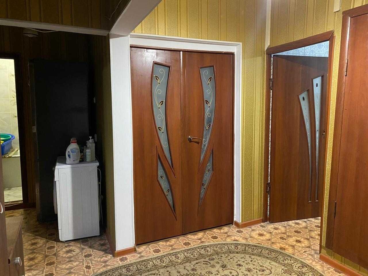 4-комнатный кв. в 10-мкр-не, на 4-этаже не угловая, улуч. пл.