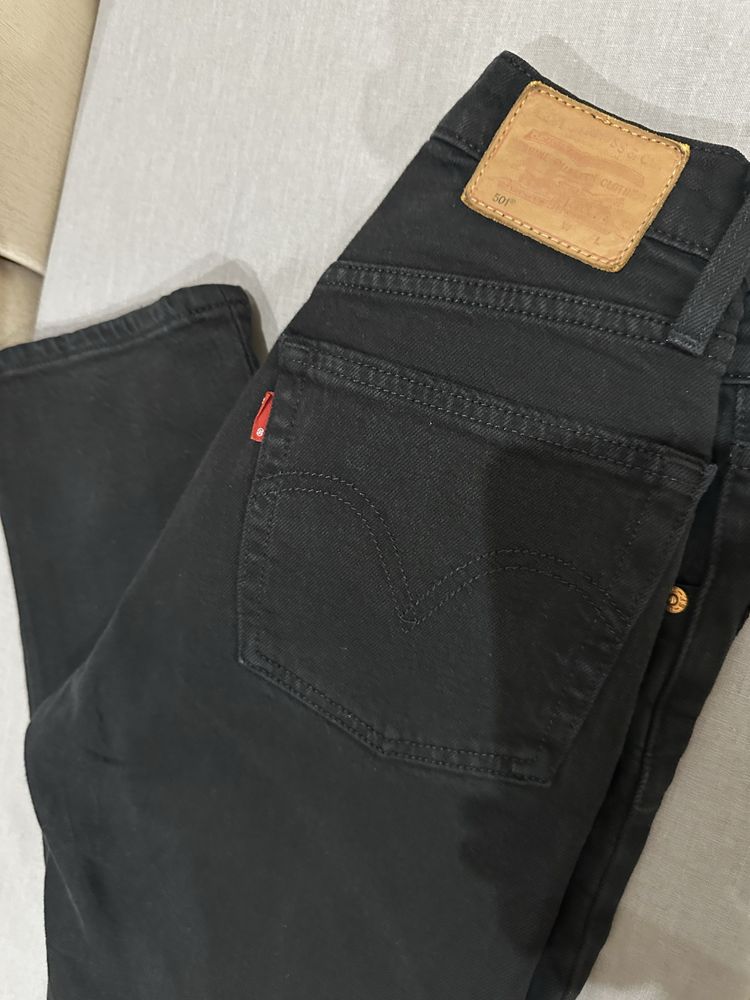 Продам джинсы levis