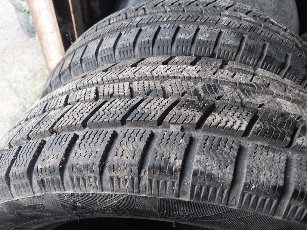 2 шины Hifly Китай 185 60 R15.