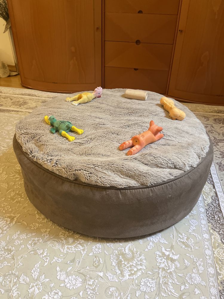 Лежанка для кошек / собак и игрушки в подарок