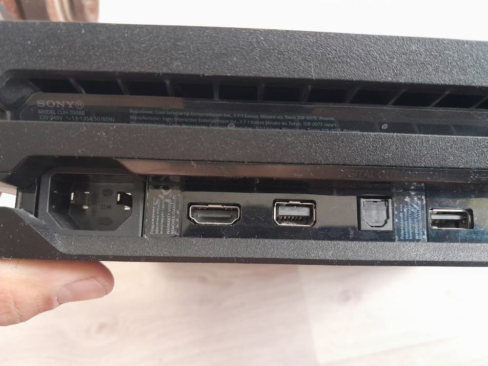 Продается Playstation 4 PRO