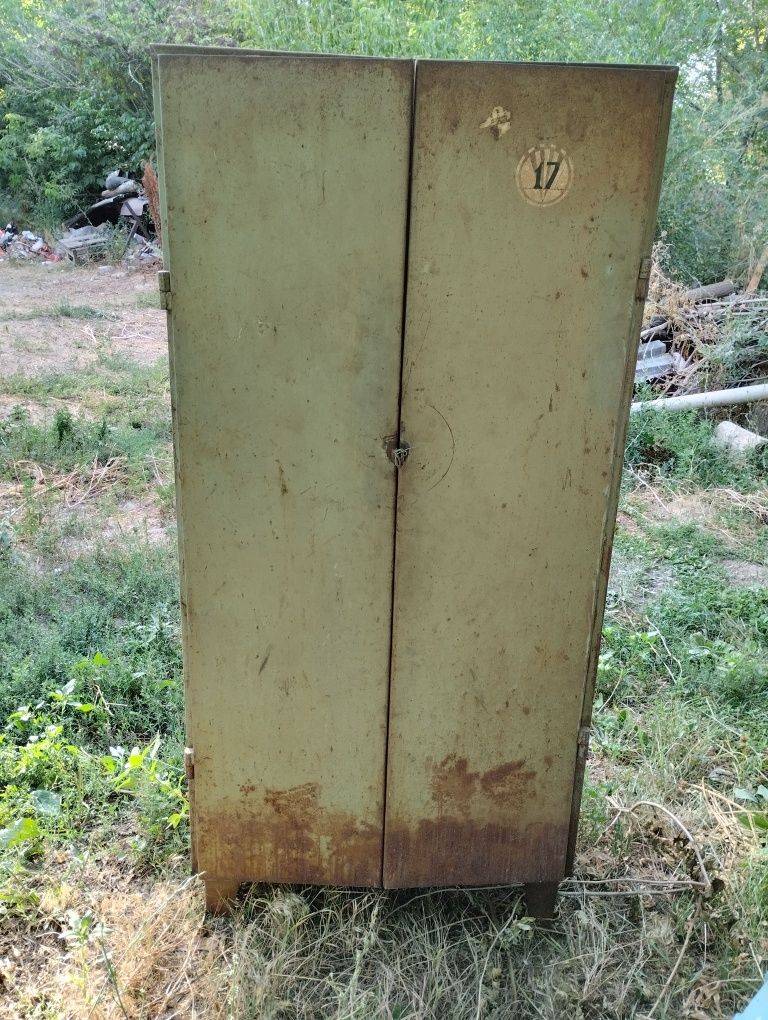 Продам шкаф железный