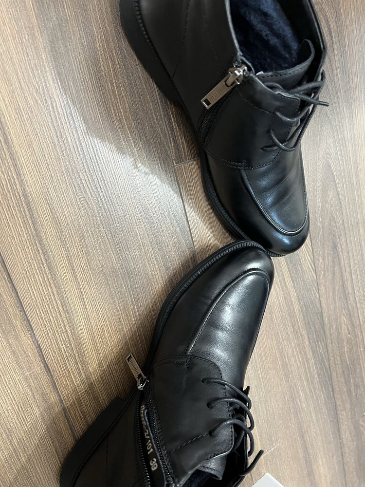 Продам мужские зимние ботинки 39 размера