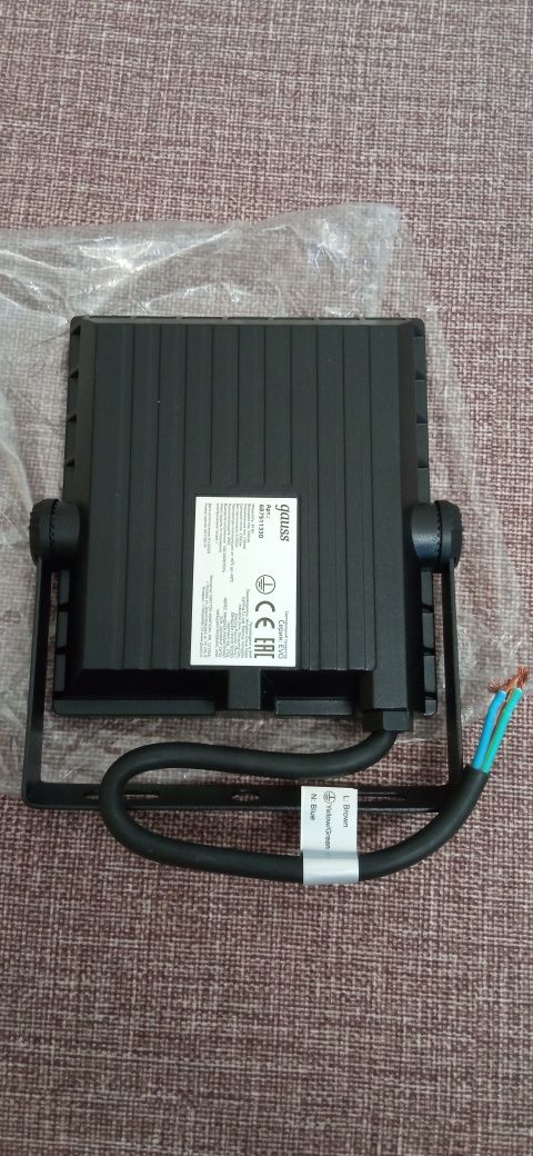 Светодиодный прожектор Gauss 30W противоударный