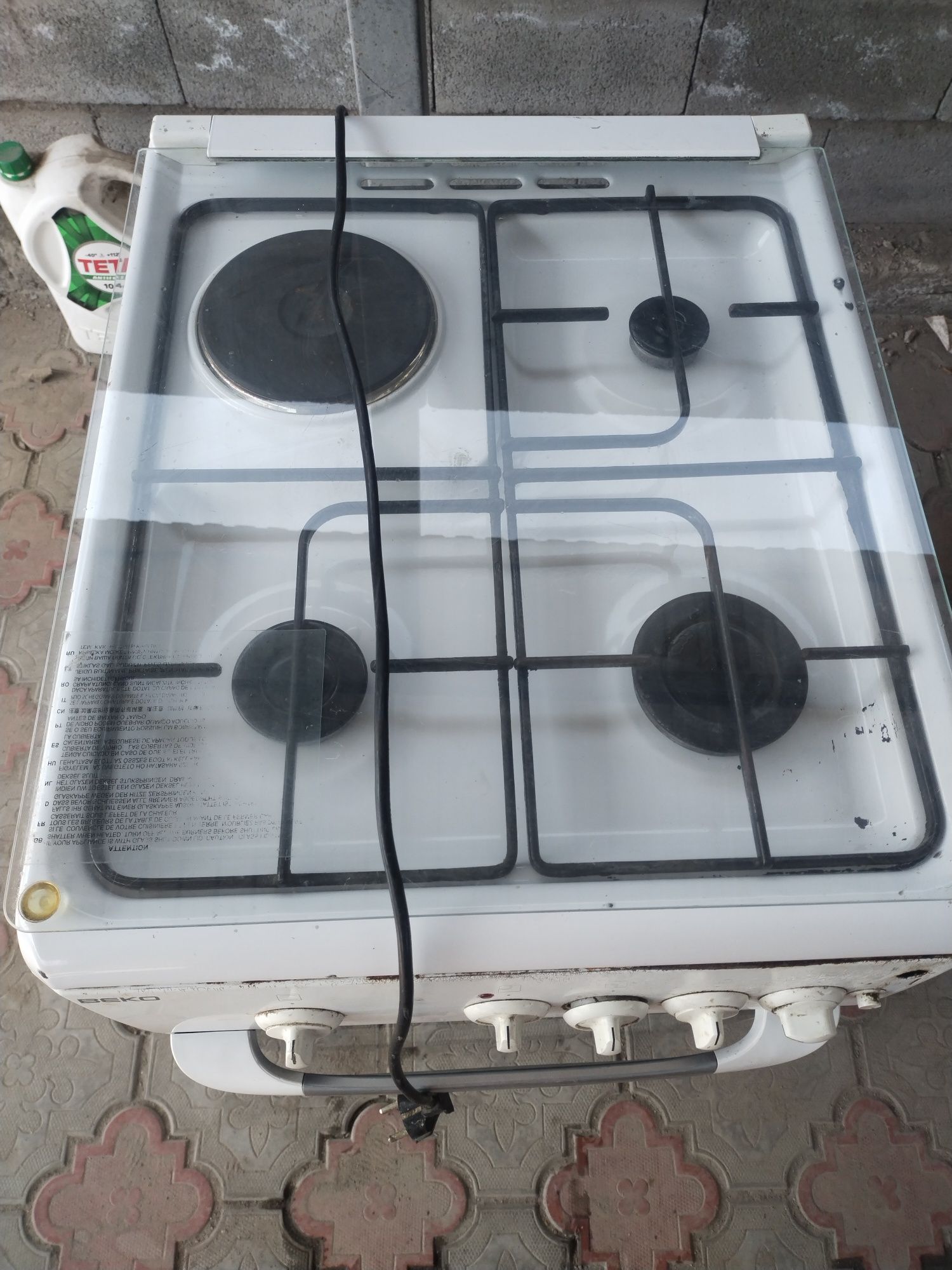 Продам Beko газ плиту работает