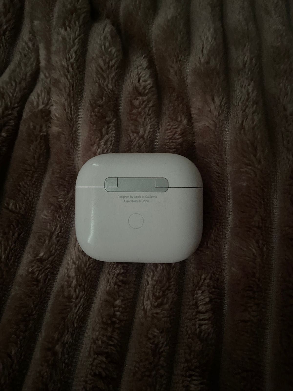 Оригинал кейс AirPods 3