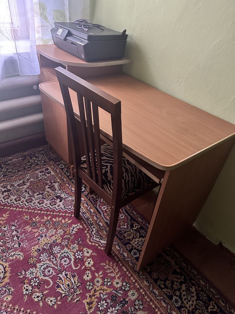 Продаю стол компьютерный