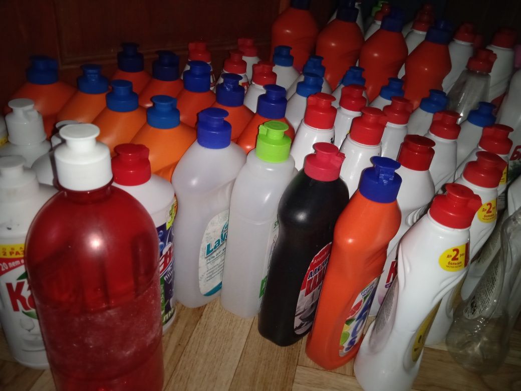 ПРОДАМ пустые БУТЫЛКИ-БАНОЧКИ-флаконы из-под моющих средств ! Чистые !