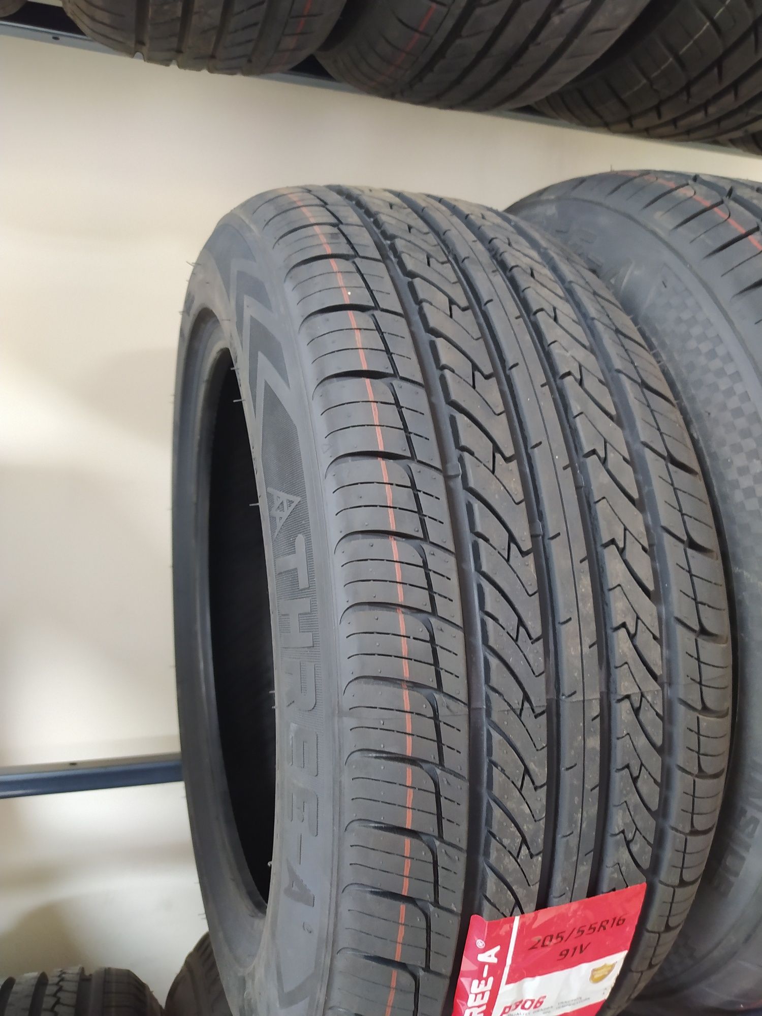 Three-A 205/55R16 P306 91V