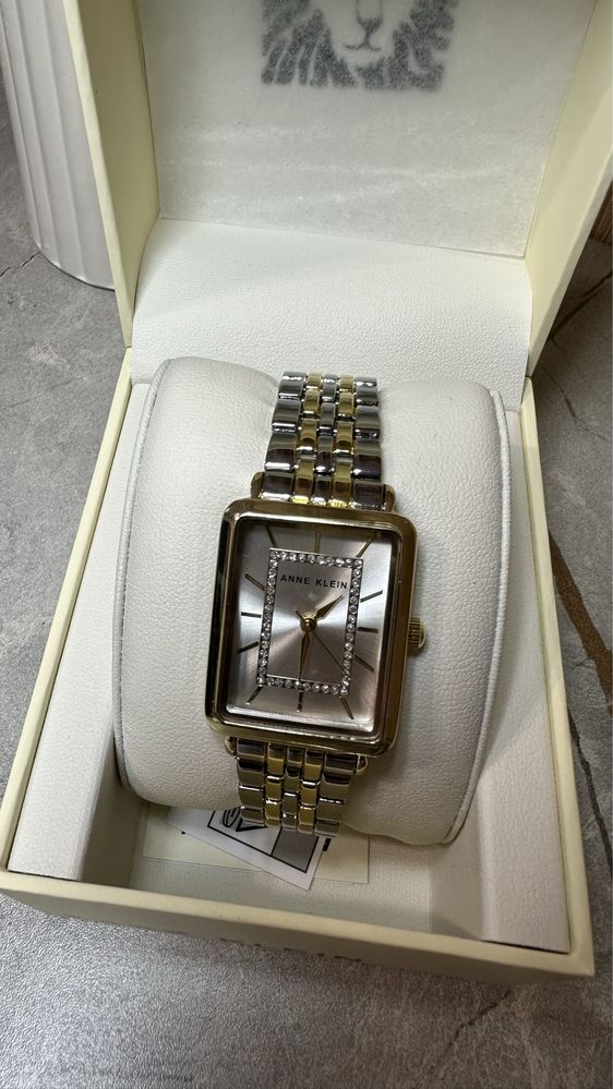Женские наручные часы Anne Klein SVTT3761