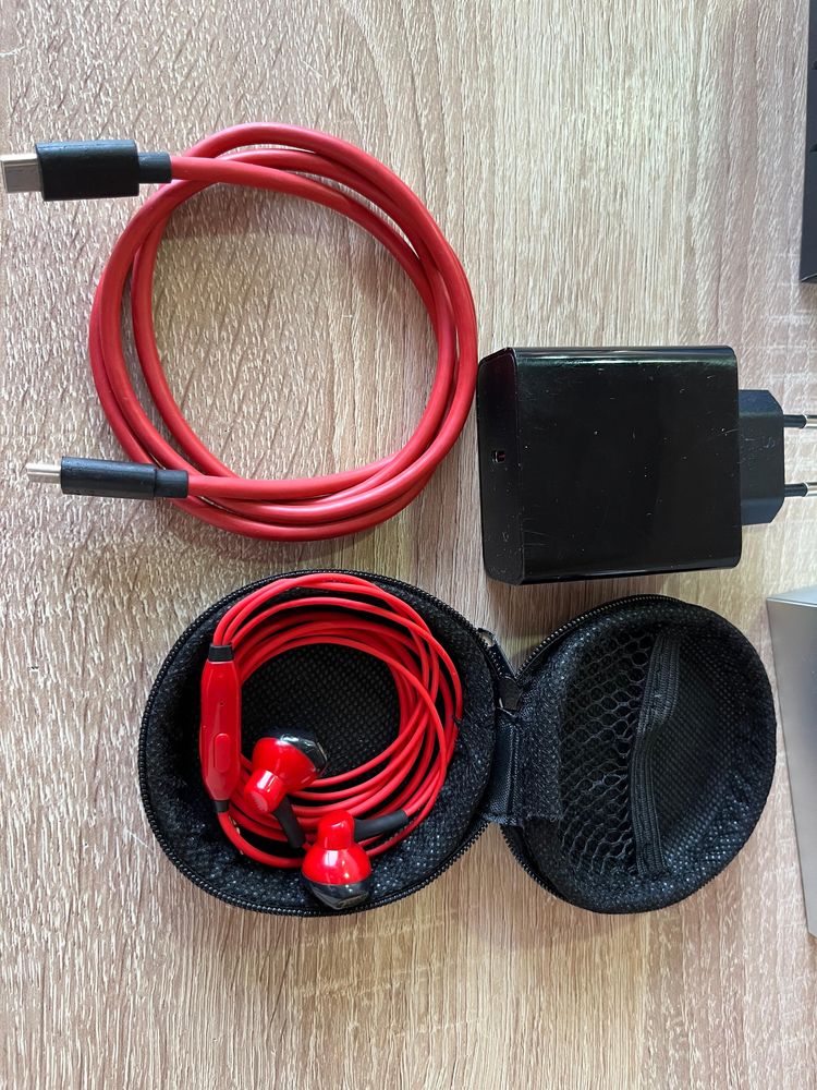 Подам игровой телефон ZTE RED MAGIC 9 Pro