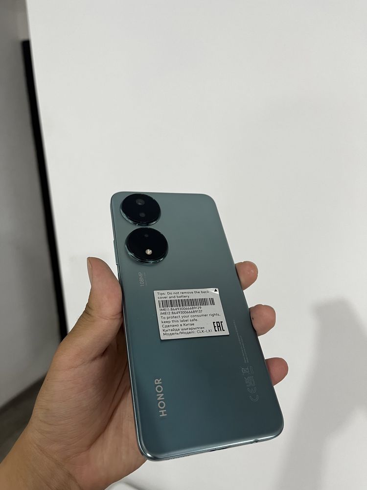 Продам смартфон Honor x7b