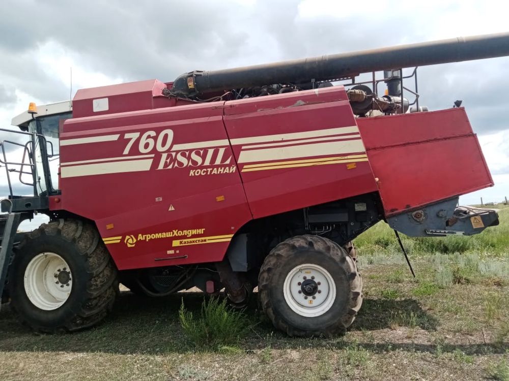Комбайн ESSIL -760 в комплекте с прямой жаткой и подборщиком