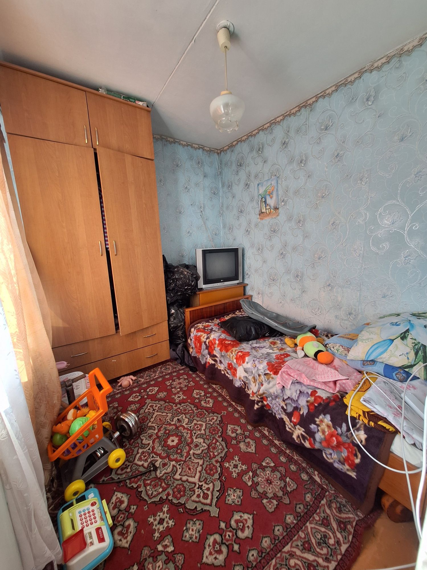 4-х комнатная квартира в центре ( район Тайги)