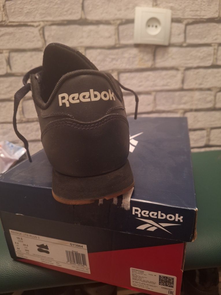 Продам  мужской кроссовки Reebok
