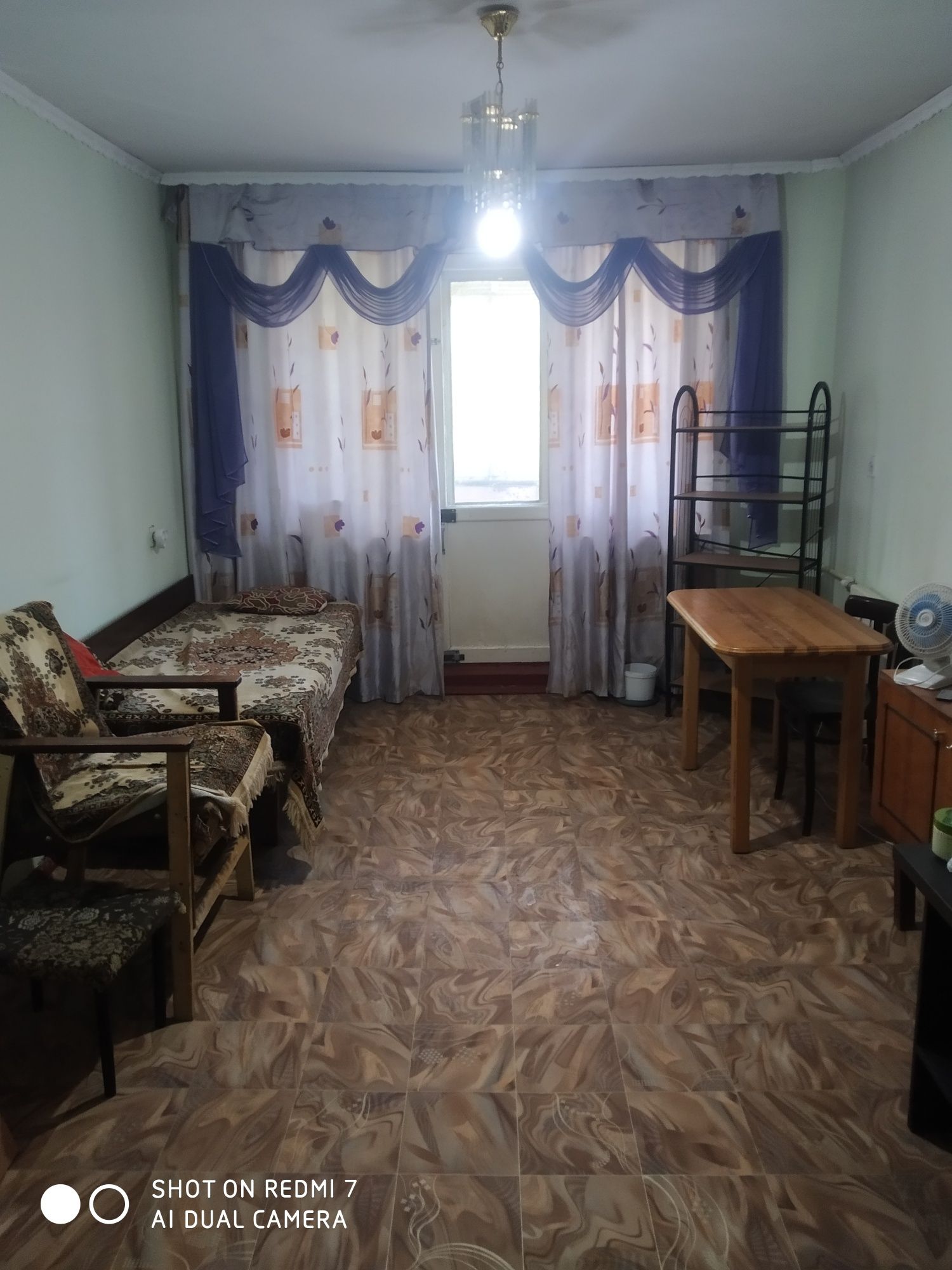 Продам 2х комнатную по Абая 42