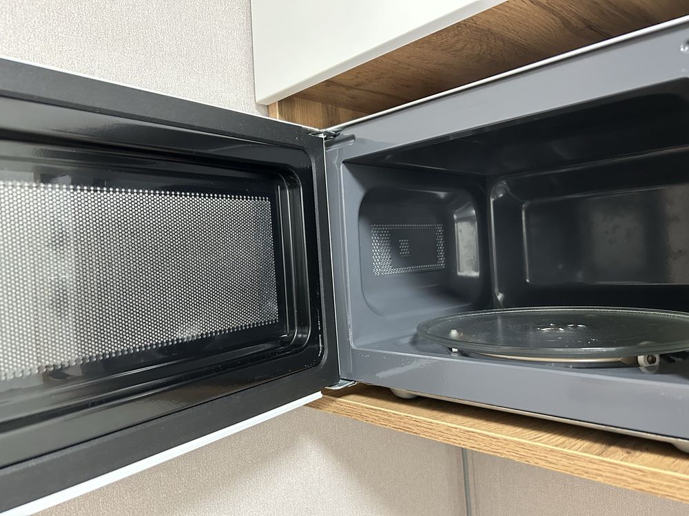 Микроволновая печ Midea в хорошем состоянии