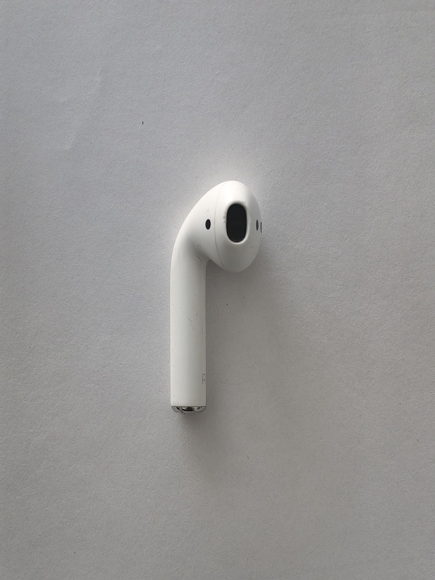 Продам правый наушник Air Pods 2