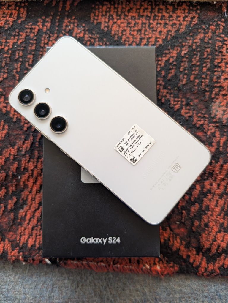 Samsung Galaxy s24 8/128gb