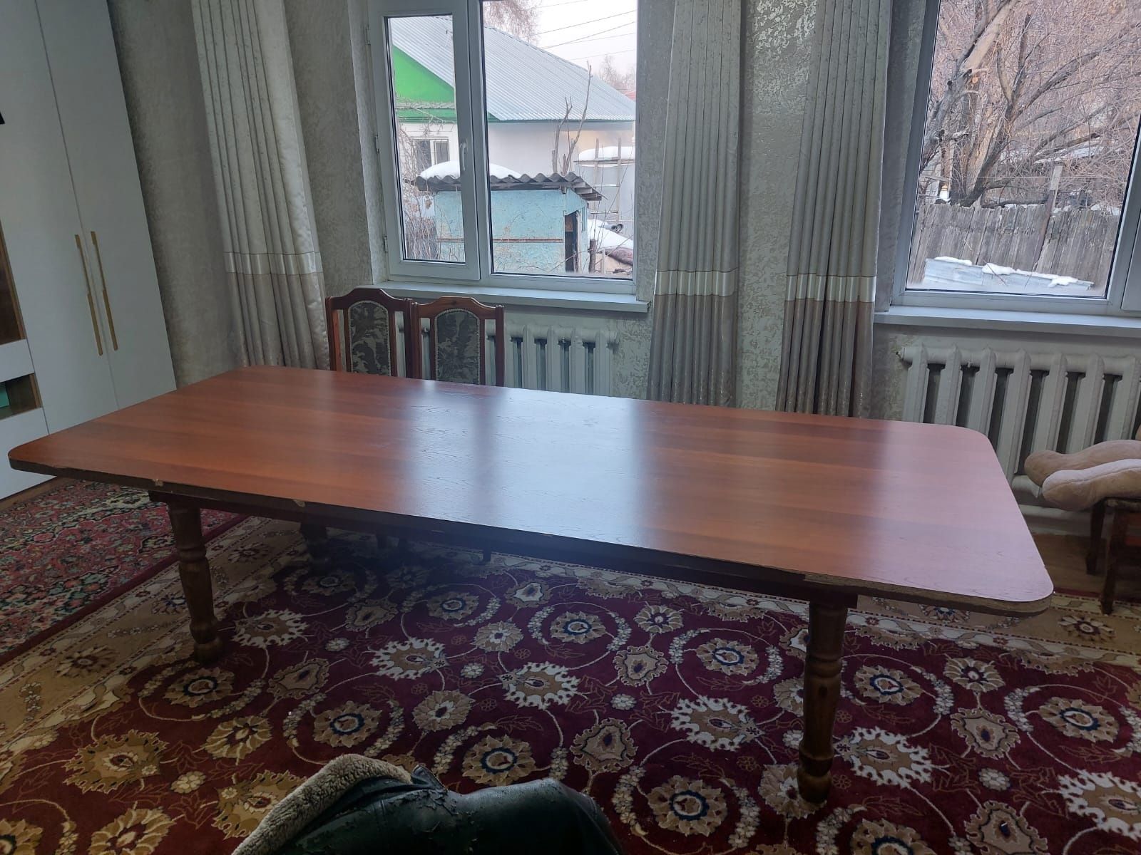 Стол . Из дерева