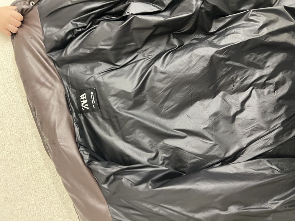 Пролам женскую куртку Zara