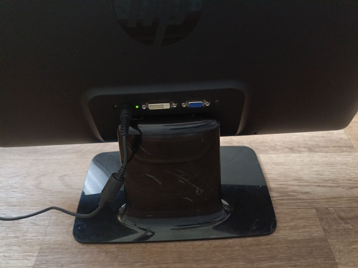 Продам  два Монитор hp 20"