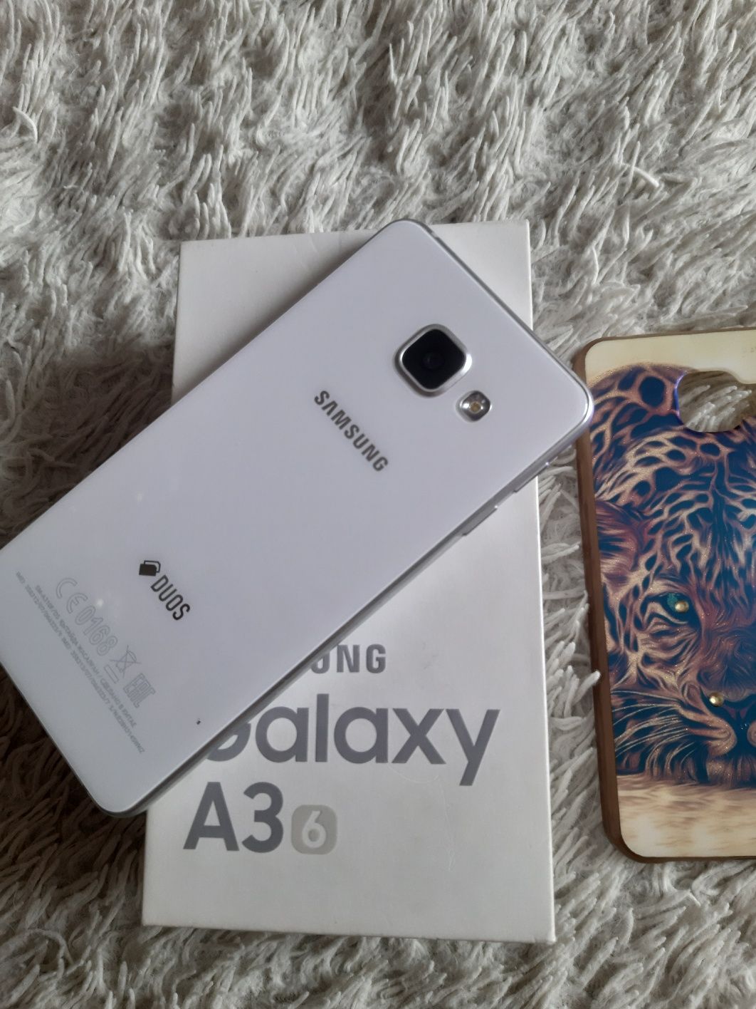 Продаю телефон Самсунг А3