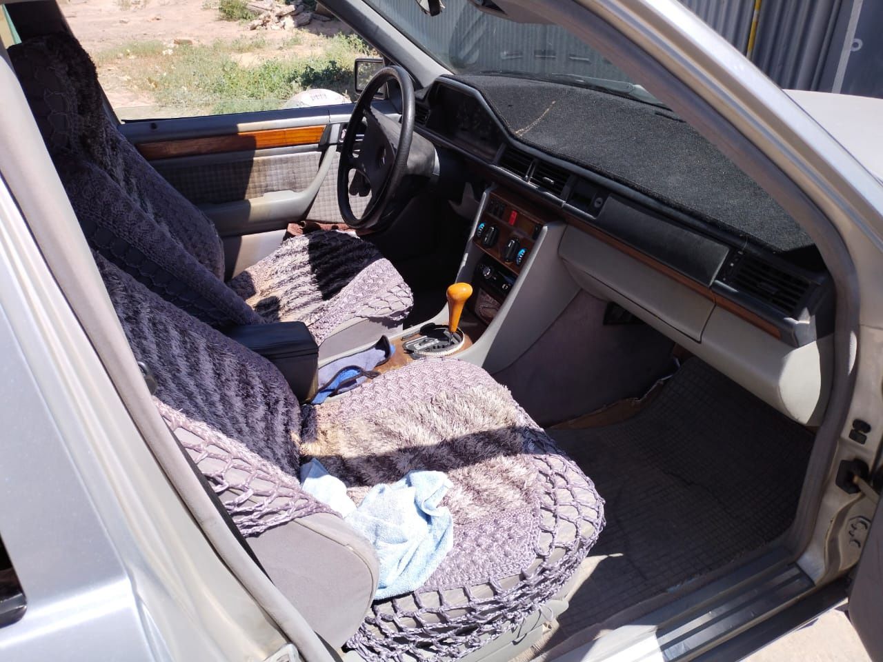 Mercedes     260