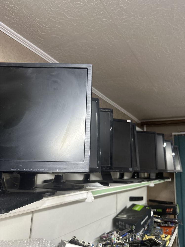 Монитор LG, Samung, Dell