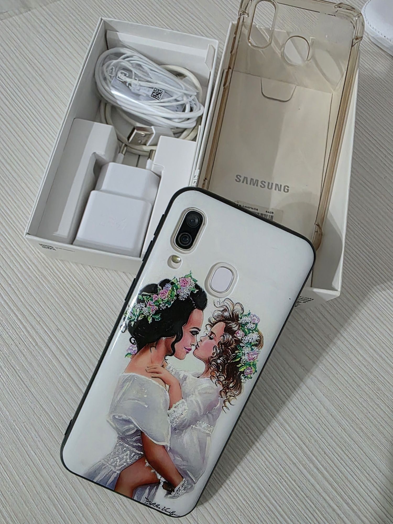 Продам Samsung A40