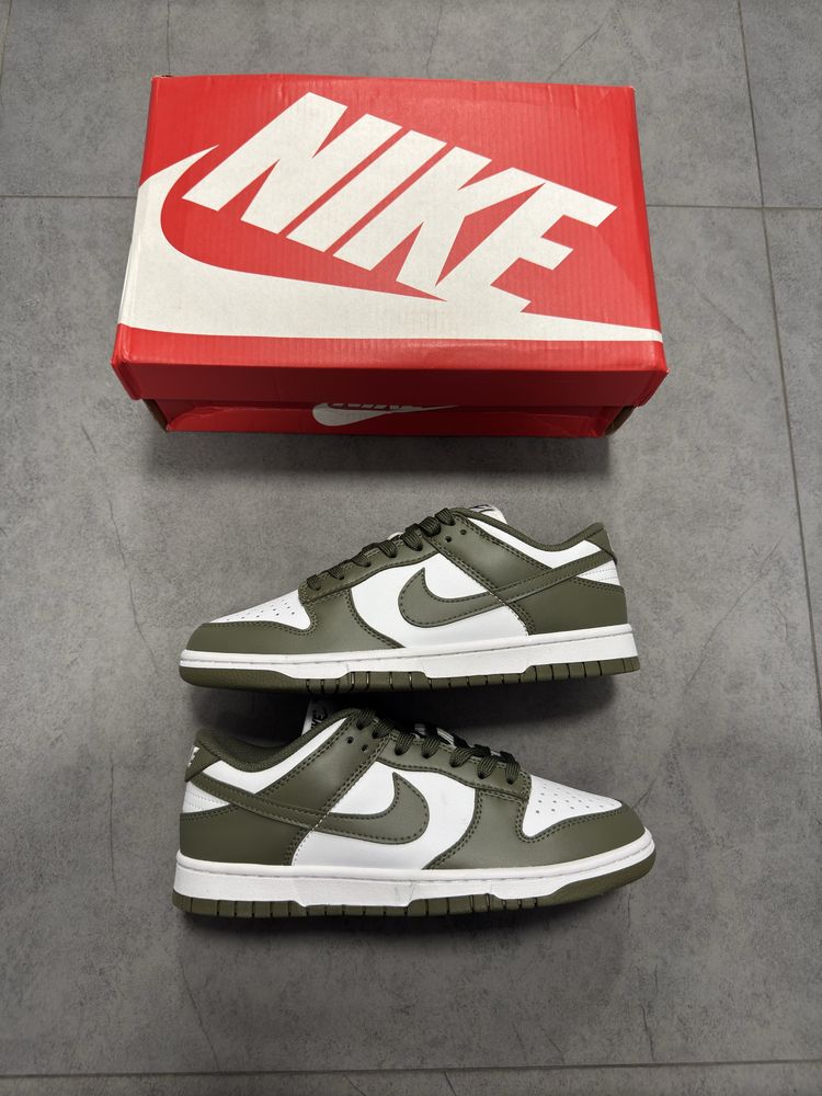 Nike Dunk Low 'Medium Olive'