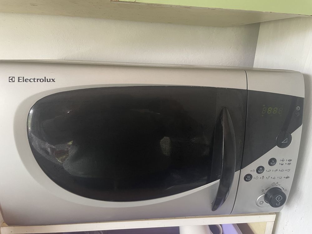 Продам микроволновку Electrolux. 15000