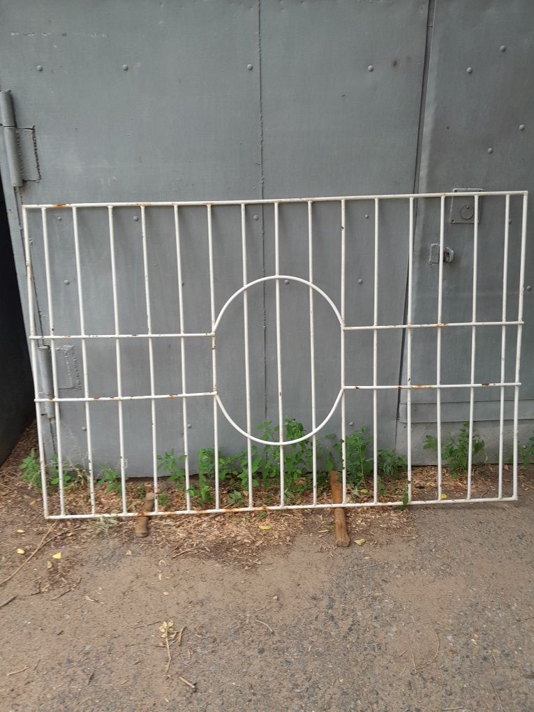 Продам решетки  на окна  б.у.