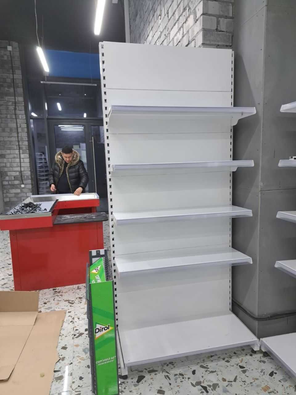 Стелажи полки торговое оборудование для магазинов витрины